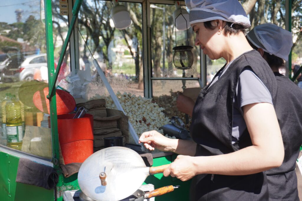 Popcorn street vendor at Parque Barigui