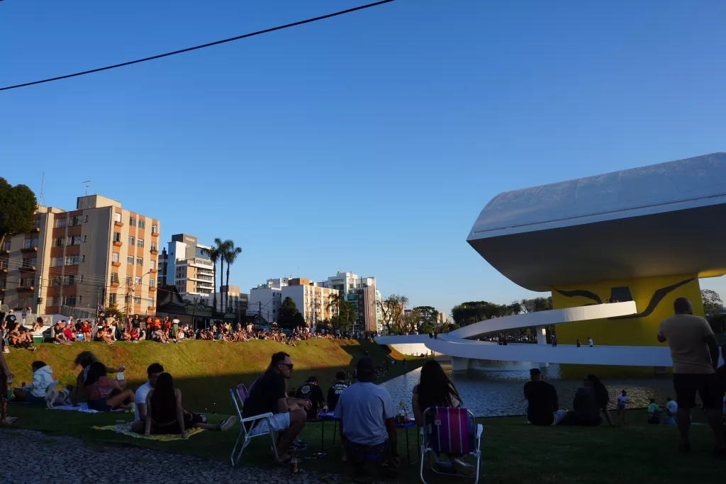 Dozens of locals picnicking at MON's lawn 