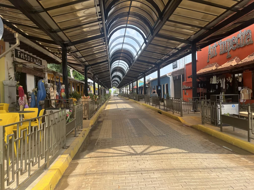 Covered street in Chapada dos Guimaraes with stores sellign handcraft items