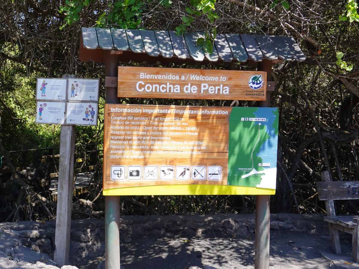 Wooden sign at the entrance of the Concha de Perla trail, containing important visiting information as well as a trail map.