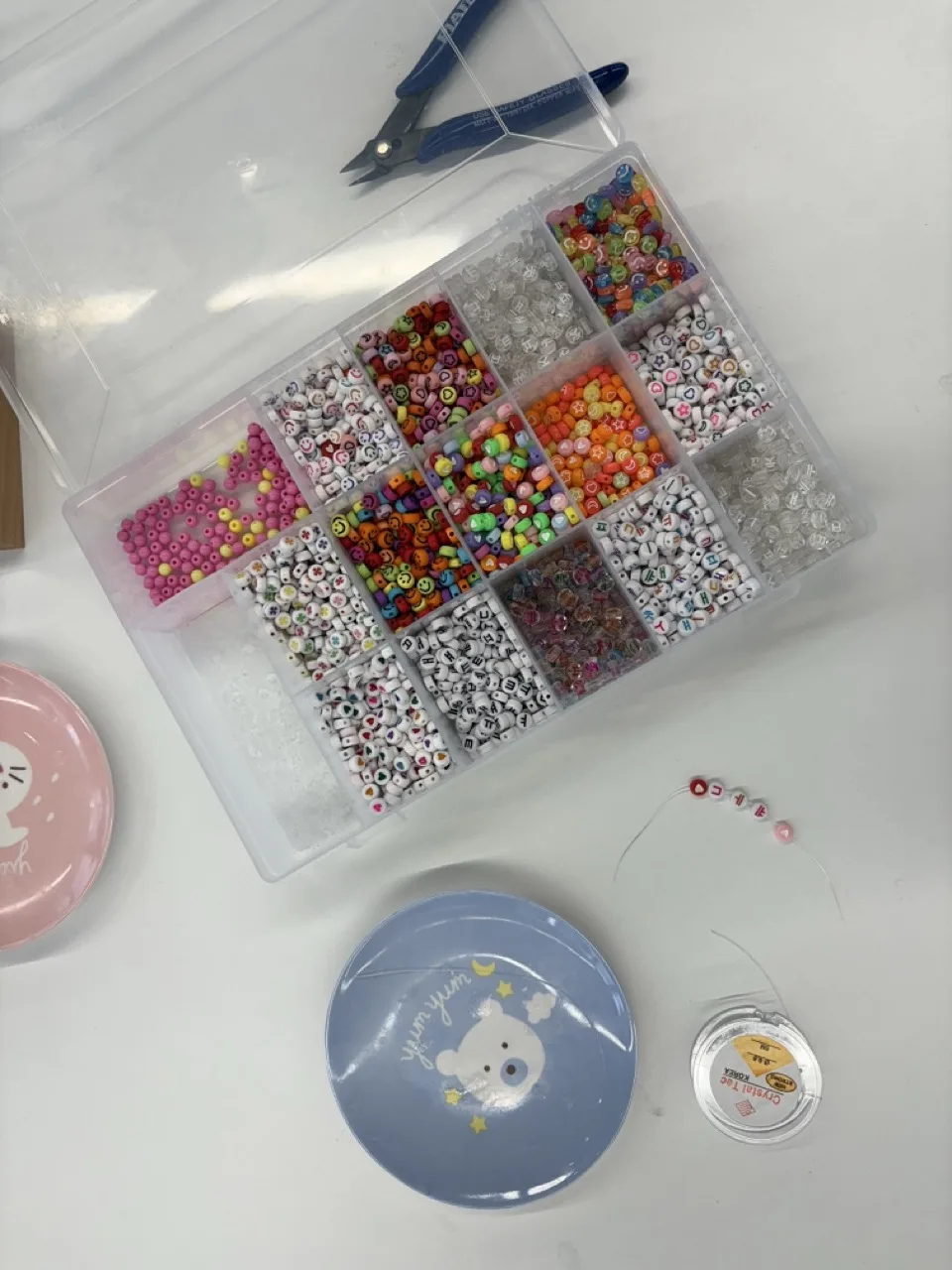 Friendship bracelet supplies with the Korean alphabet